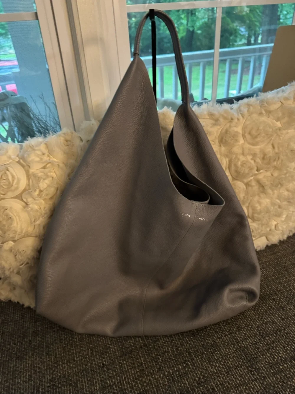 Kurt Geiger London Slouchy Hobo Shoulder Bag – Grey – Minimalist